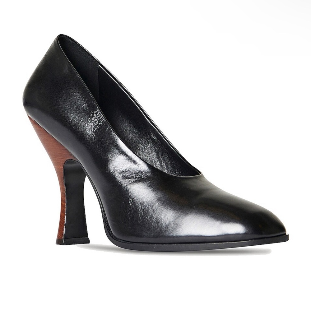New THE ROW Leather Pumps